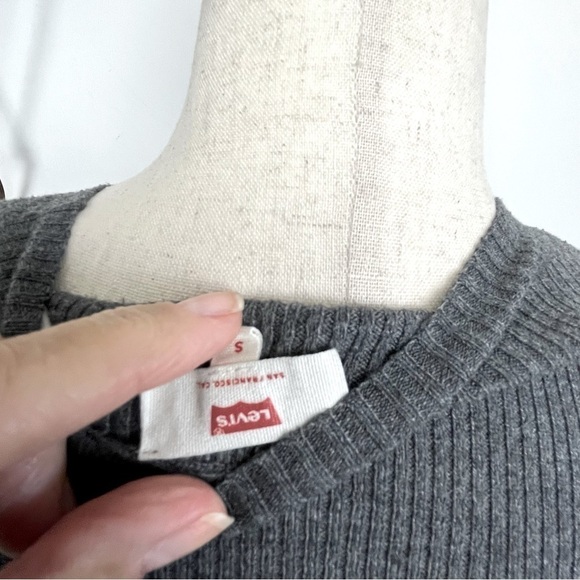 Levi Long Sleeve Heavyweight Ribbed Sweater. Grey Red Tab. Small - Picture 6 of 7